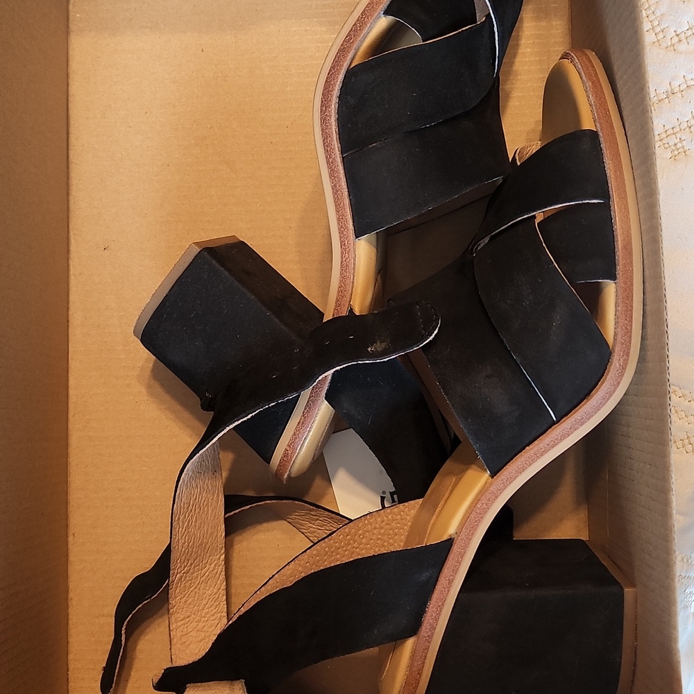 Ugg | Sandra Suede Heeled Black Sandals